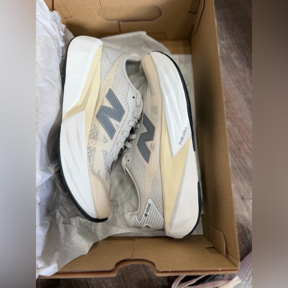 Women's New Balance FuelCell Rebel - Picture 3 of 5